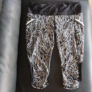 Lululemon cropped pants
